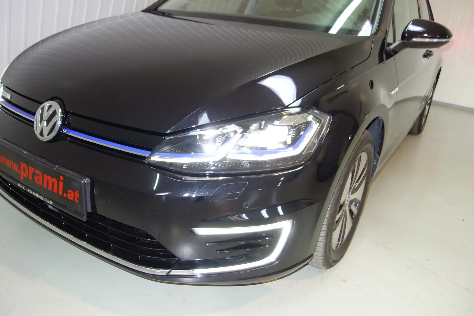 Volkswagen e-Golf 35,8kWh (mit Batterie) Nero - 2