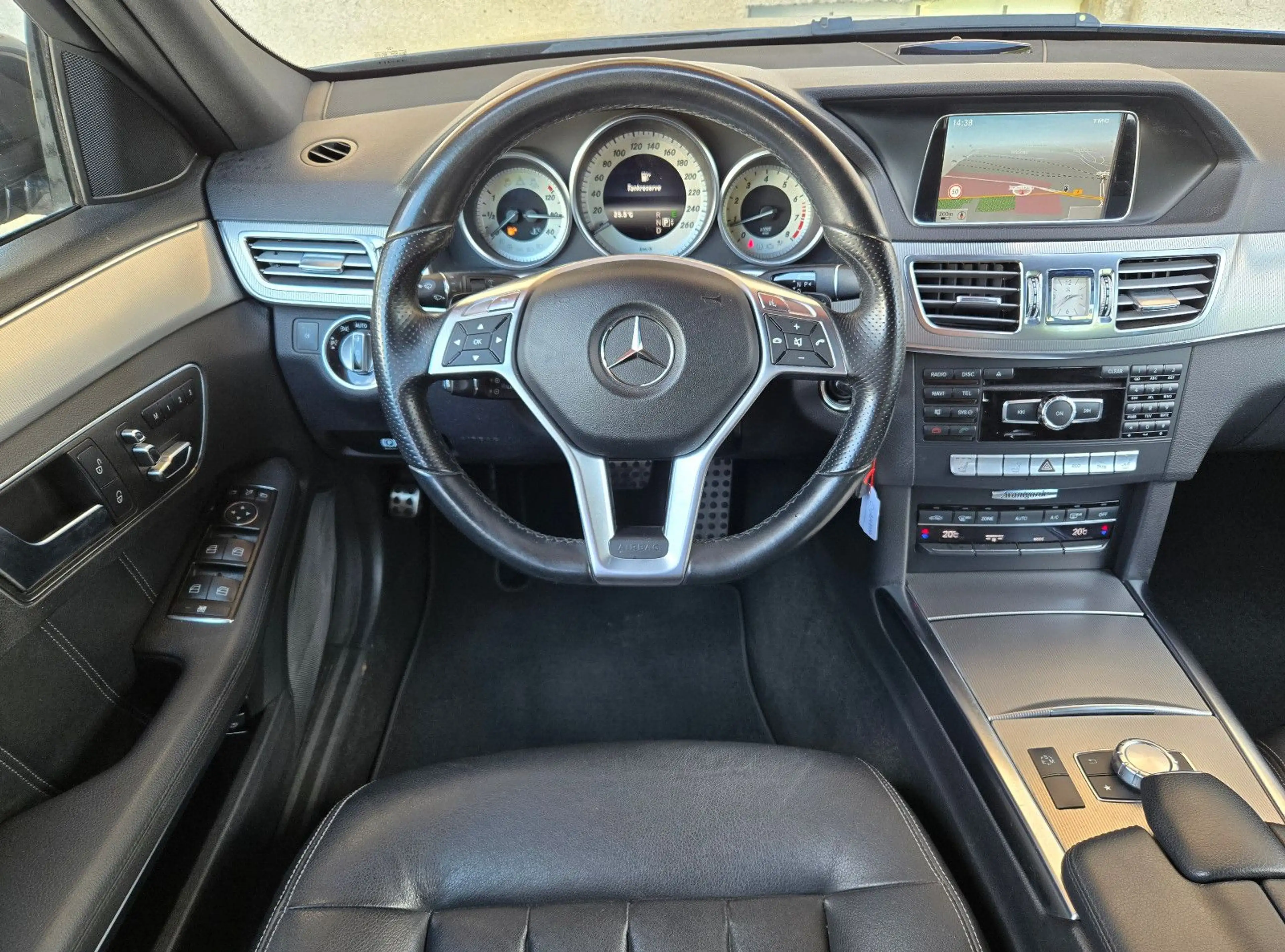 Mercedes-Benz E 250 E T-Modell E 250 CGI AMG — photo 14