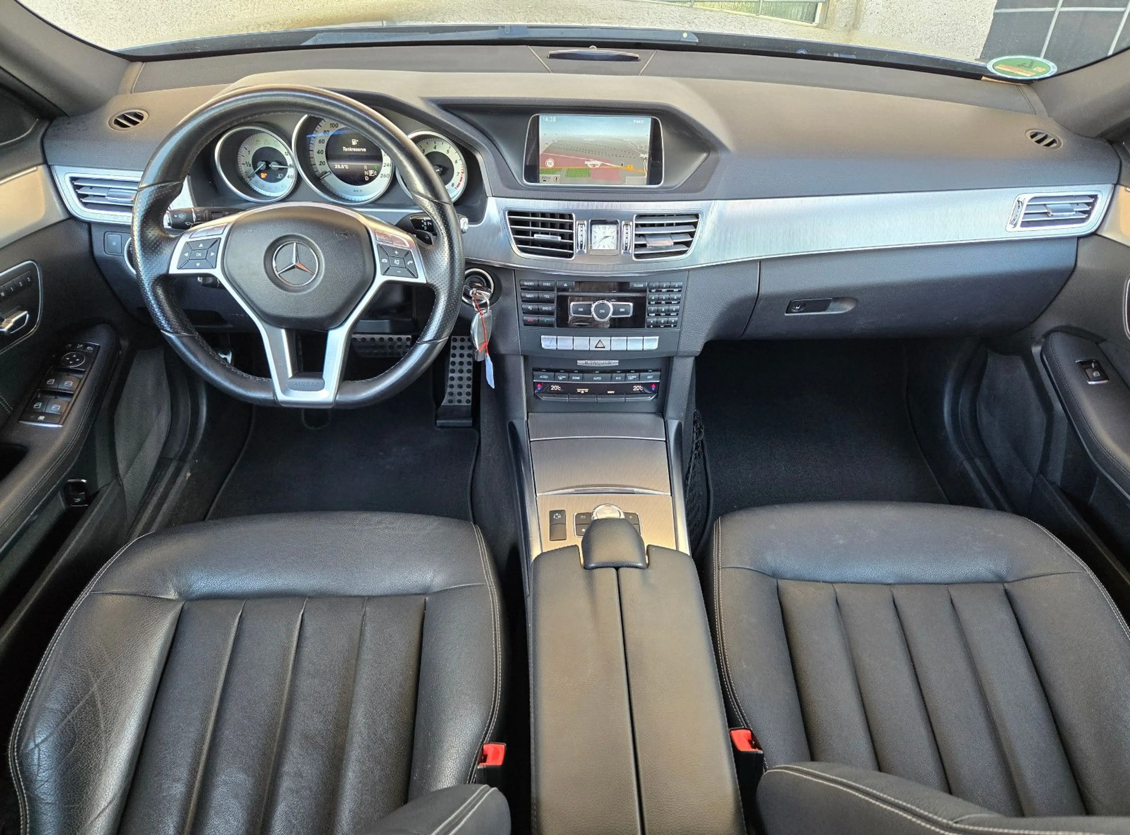 Mercedes-Benz E 250 E T-Modell E 250 CGI AMG — photo 13