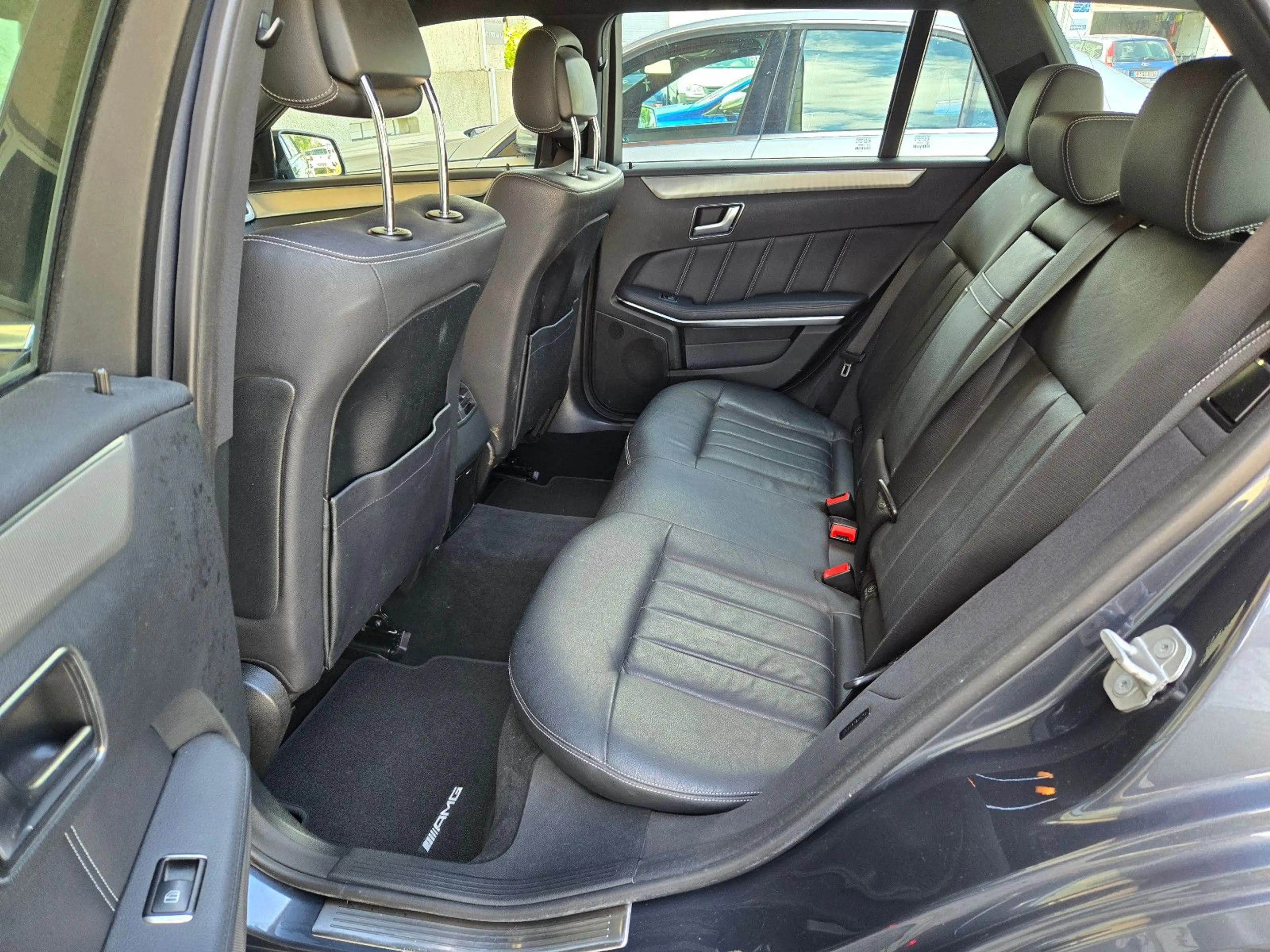 Mercedes-Benz E 250 E T-Modell E 250 CGI AMG — photo 12
