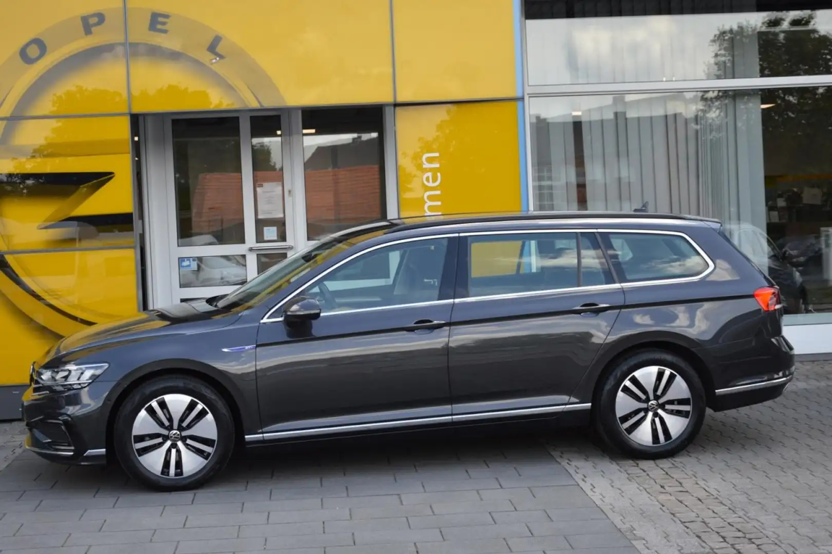Volkswagen Passat Variant 1.4TSI GTE/DSG/Navi/ACC/LED Grau - 2