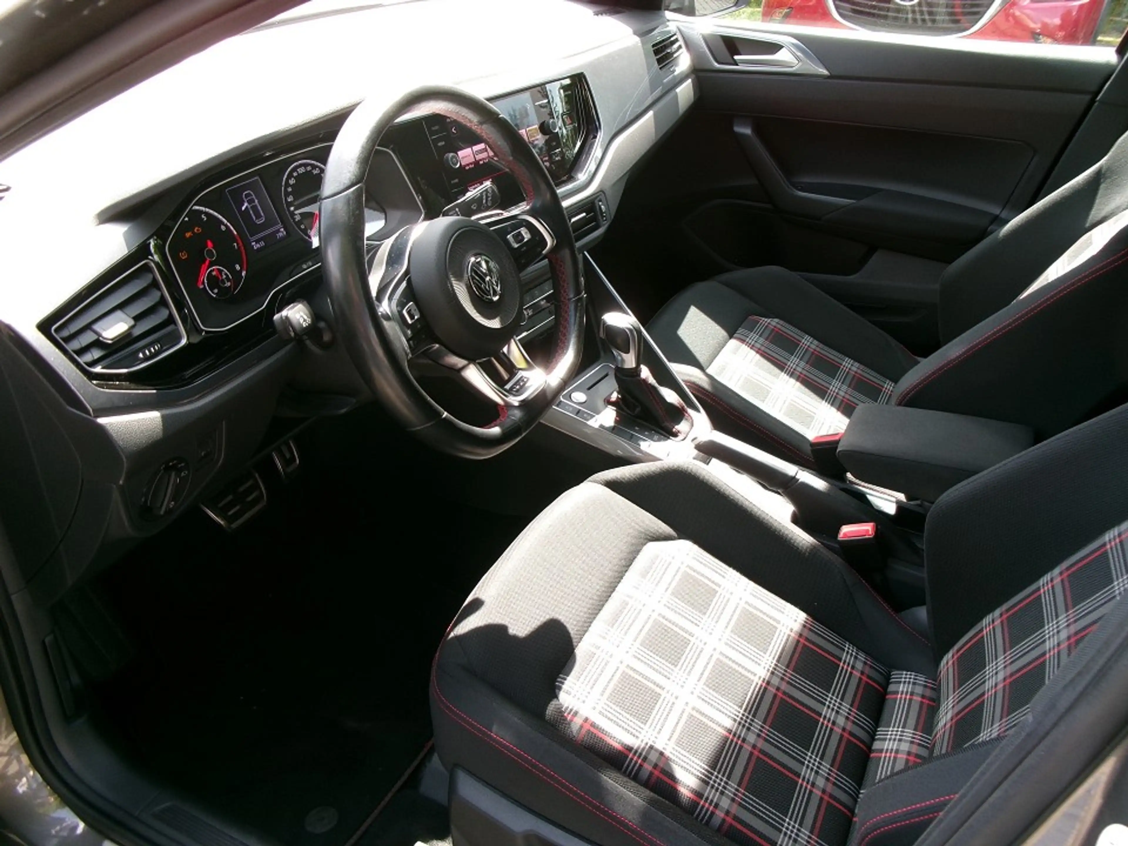 Volkswagen Polo VI GTI DSG — photo 9