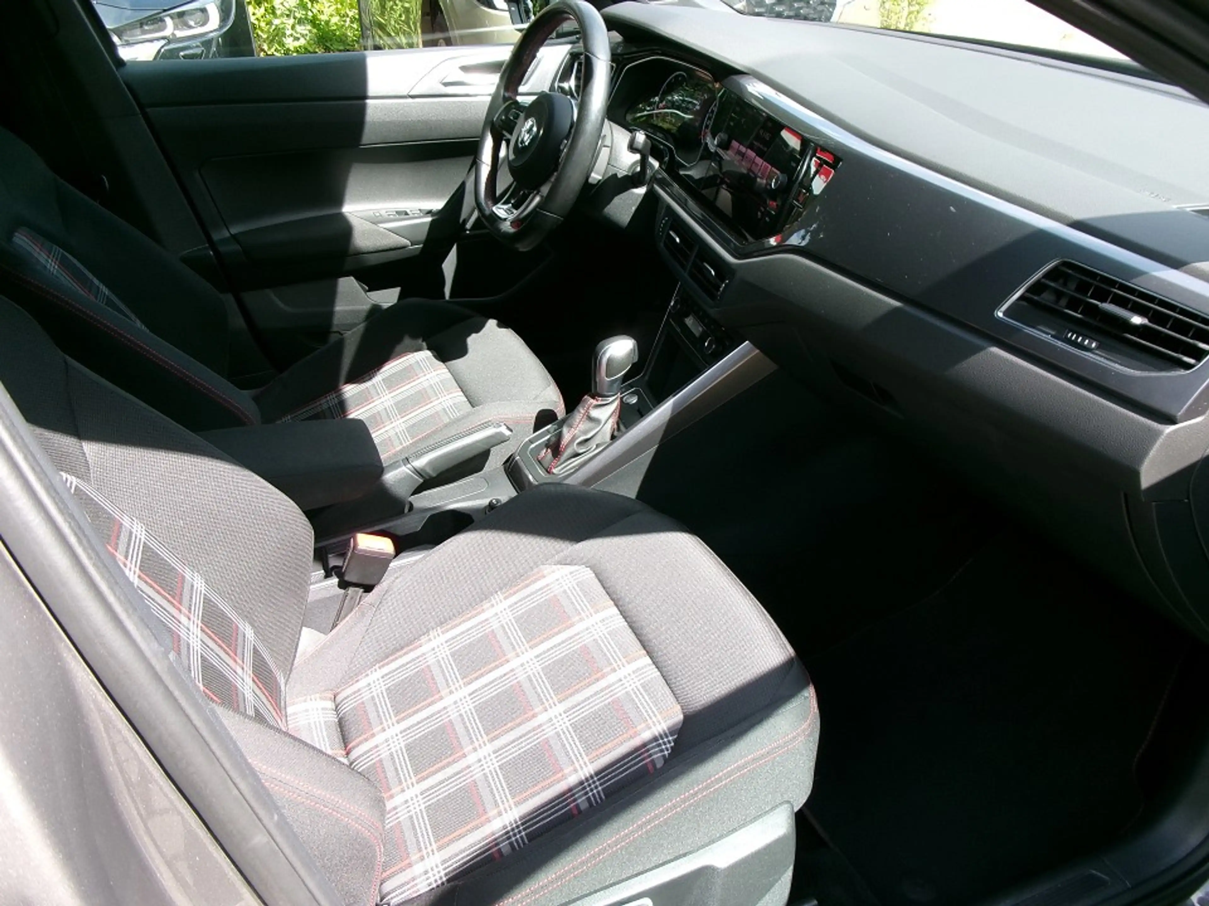 Volkswagen Polo VI GTI DSG — photo 12