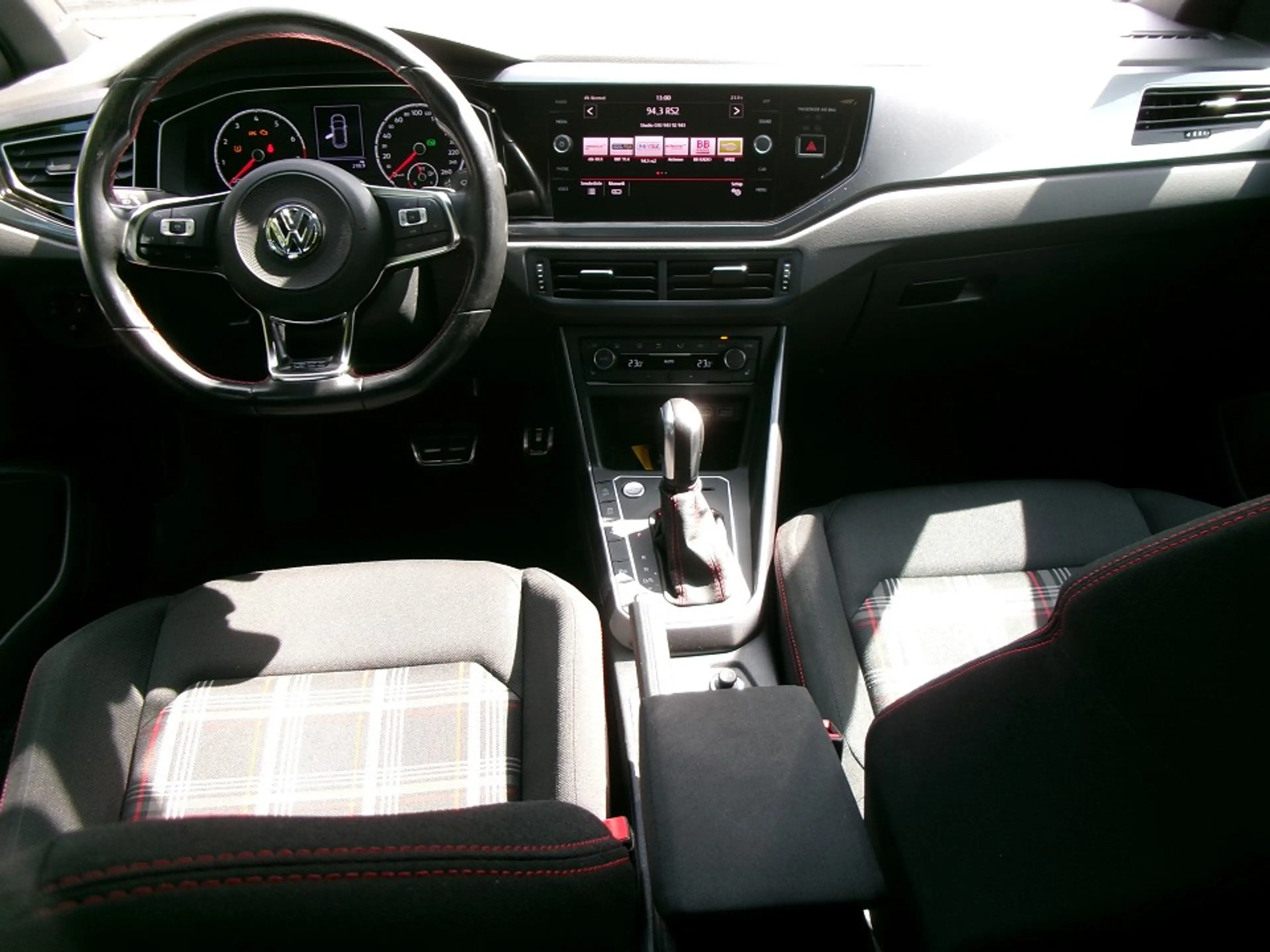 Volkswagen Polo VI GTI DSG — photo 10