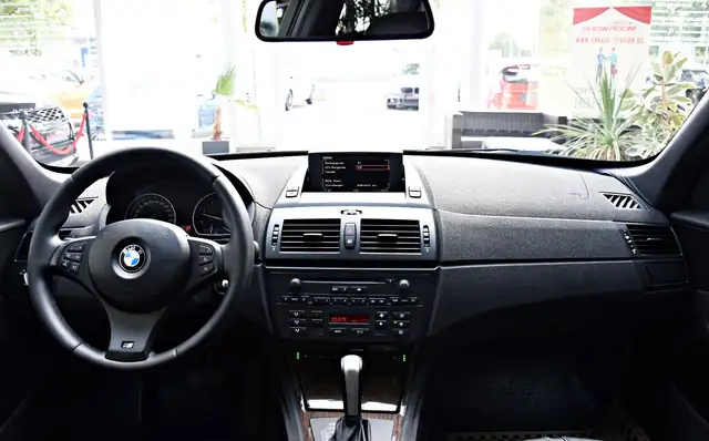 BMW X3 view 12