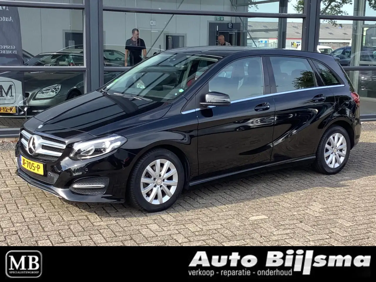 Mercedes-Benz B 180
