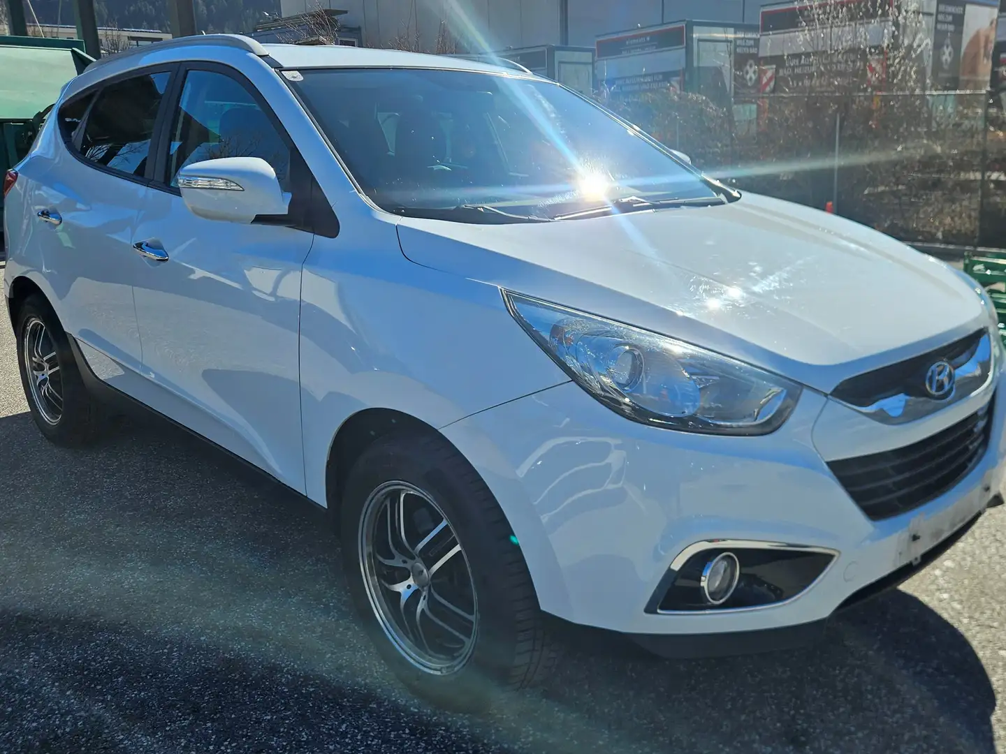 Hyundai iX35 2,0 CRDi Premium 4WD Weiß - 2