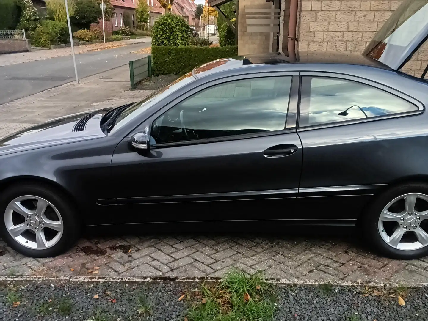 Mercedes-Benz 180 Sportcoupe Grau - 2