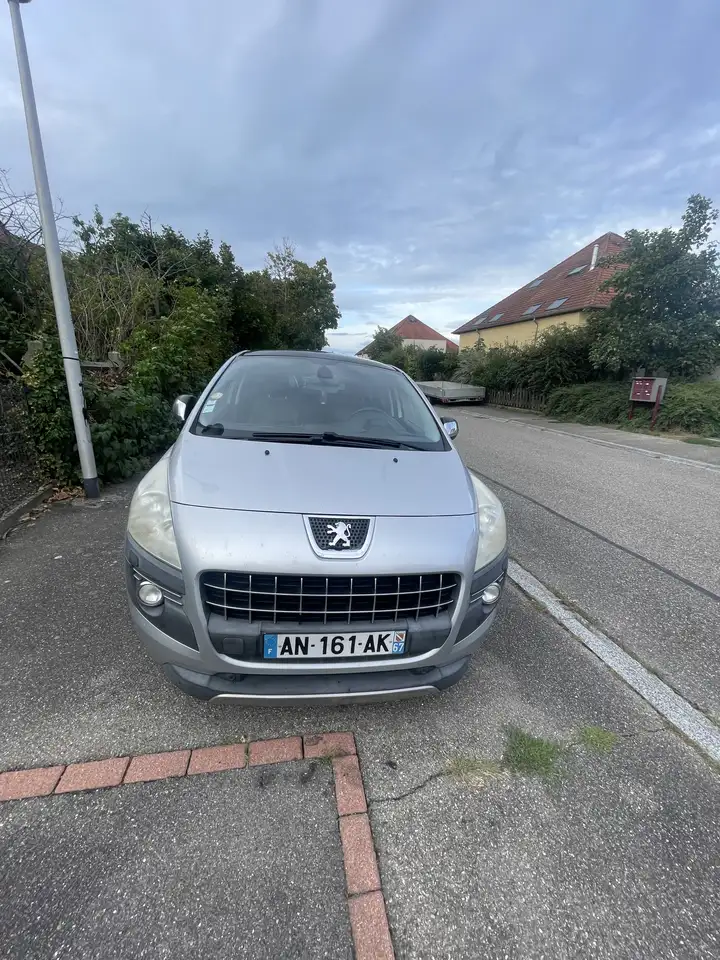 Peugeot 3008 1.6 HDi 16V 110ch FAP FÃ©line