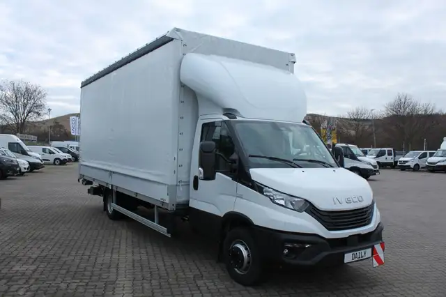 Iveco 70C18HA8/P Schiebeplane