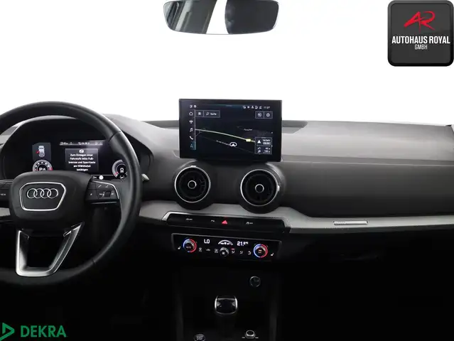 Audi Q2 view 9