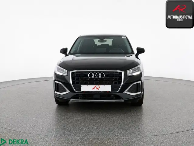 Audi Q2 view 8