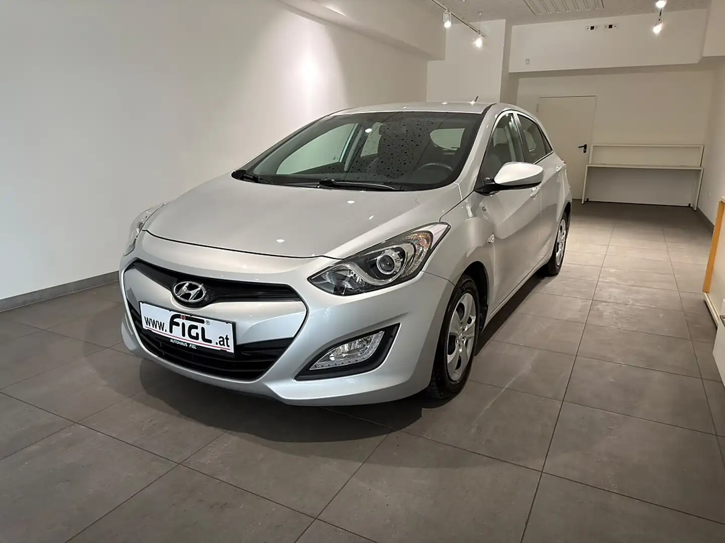 Hyundai i30 1,4 CVVT Europe Plus Silber - 1