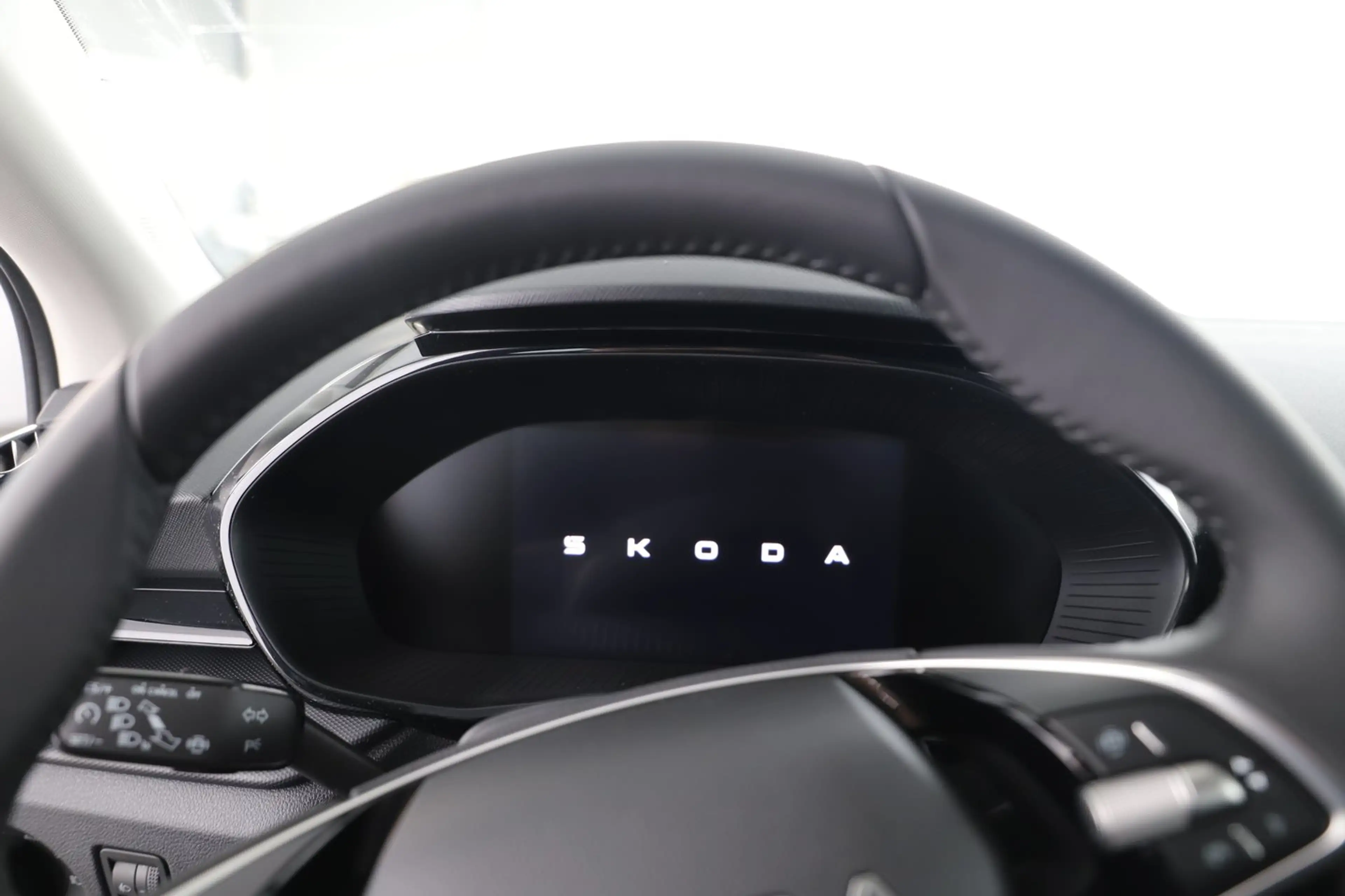 Skoda Fabia Essence TSI — photo 12