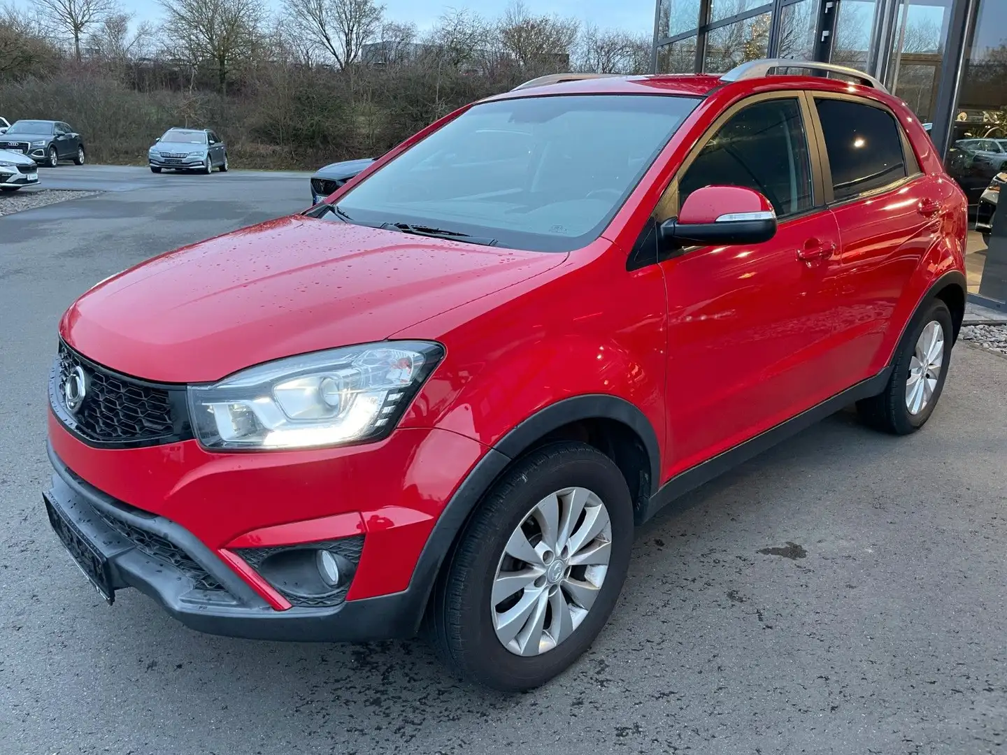 SsangYong Korando 2,0 Benzin Automatik Rot - 1