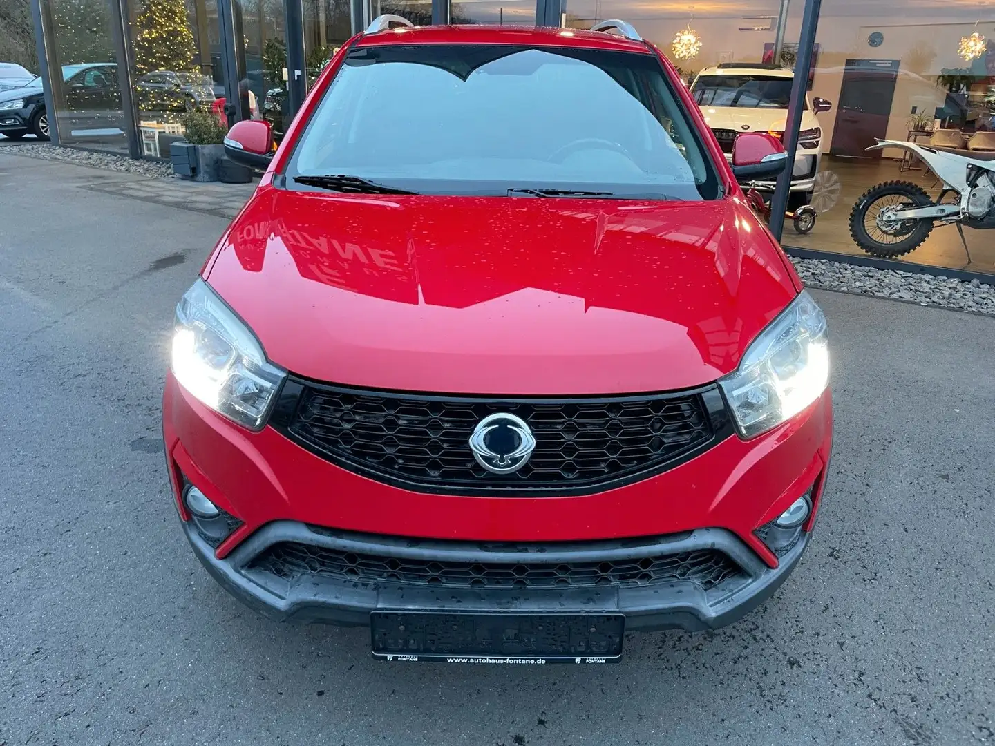 SsangYong Korando 2,0 Benzin Automatik Rot - 2