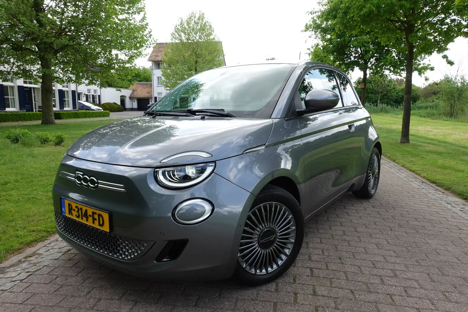 Fiat 500 Icon 42 kWh | Stoelverwarming | Camera | Led | PDC Grijs - 1