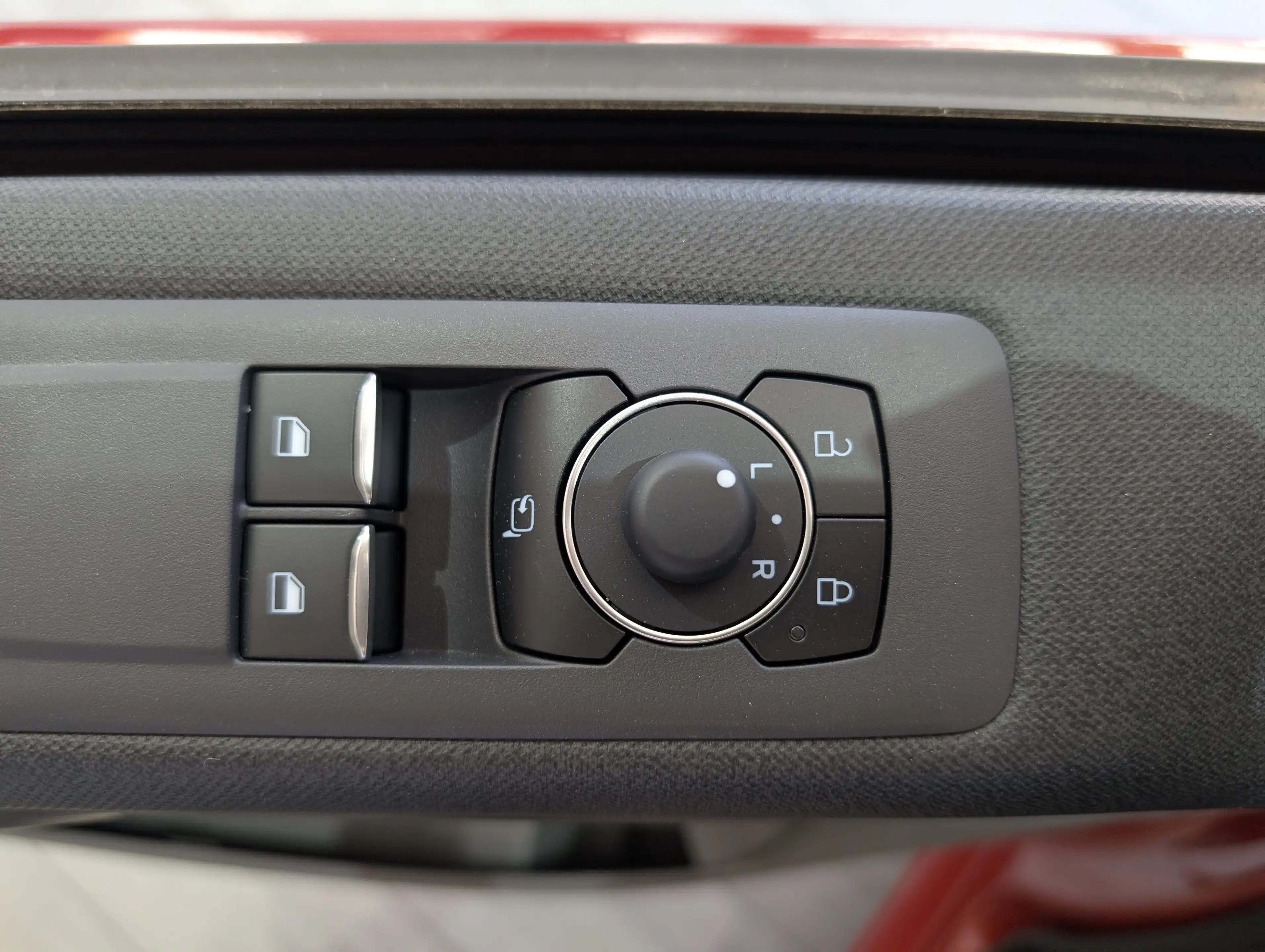 Ford Tourneo Custom 2.0 EcoBlue L1 Titanium — photo 6
