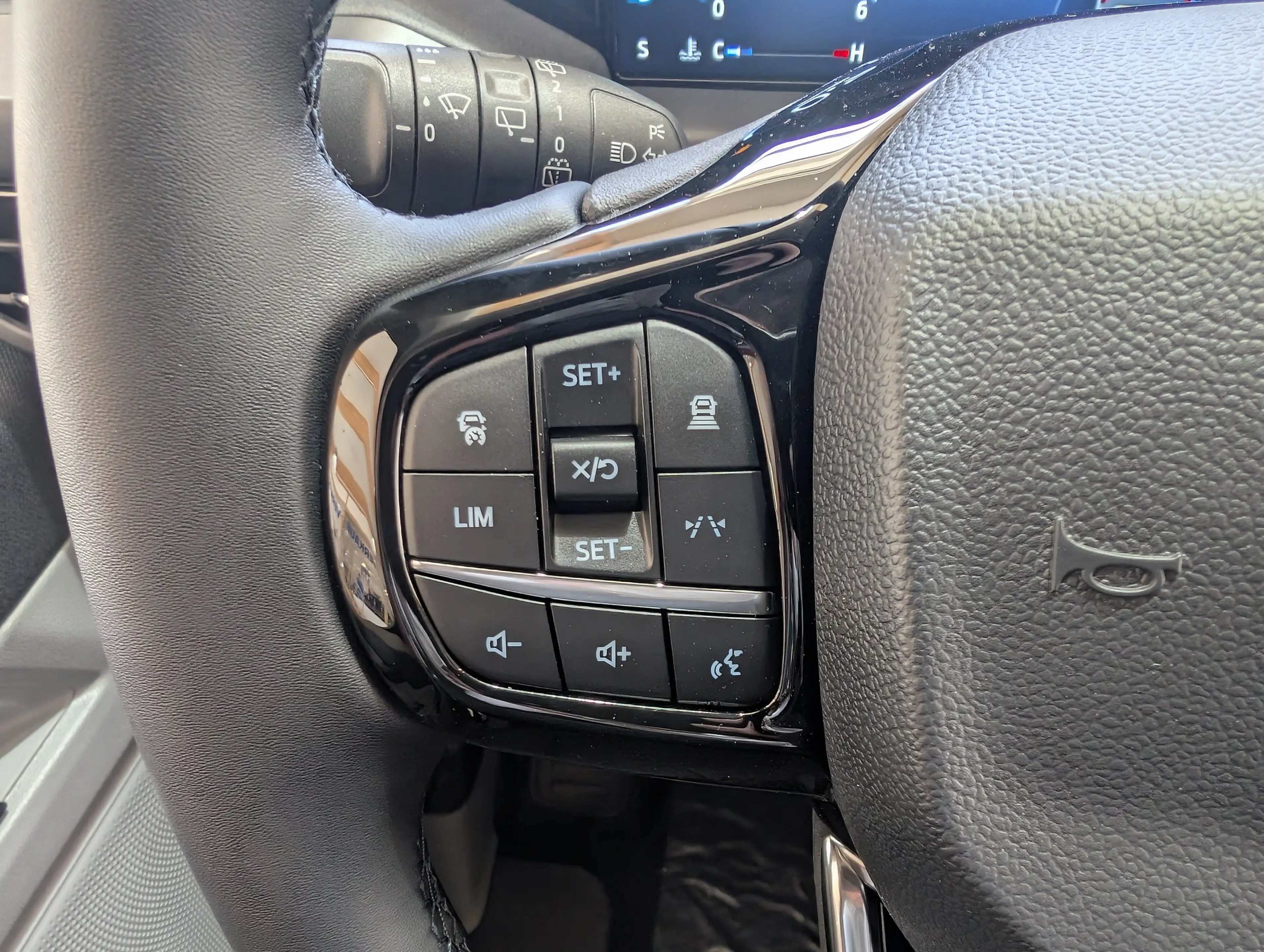 Ford Tourneo Custom 2.0 EcoBlue L1 Titanium — photo 8