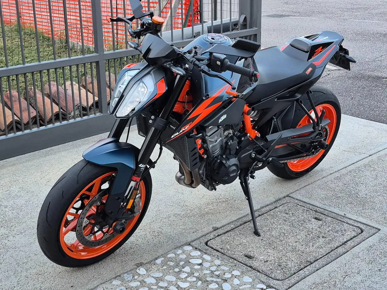 KTM 890 Duke R