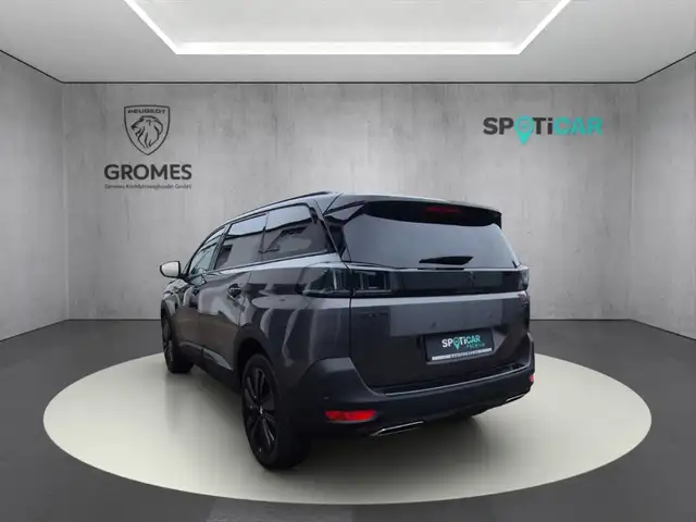 Peugeot 5008 view 5