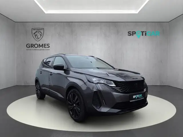 Peugeot 5008 main image