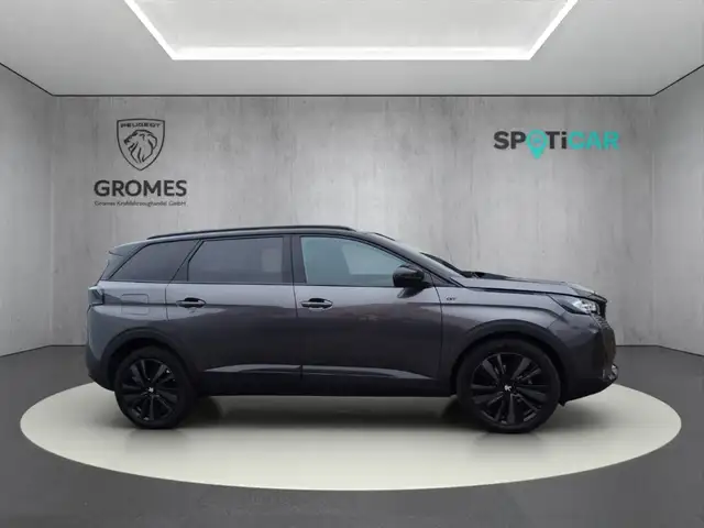 Peugeot 5008 view 2