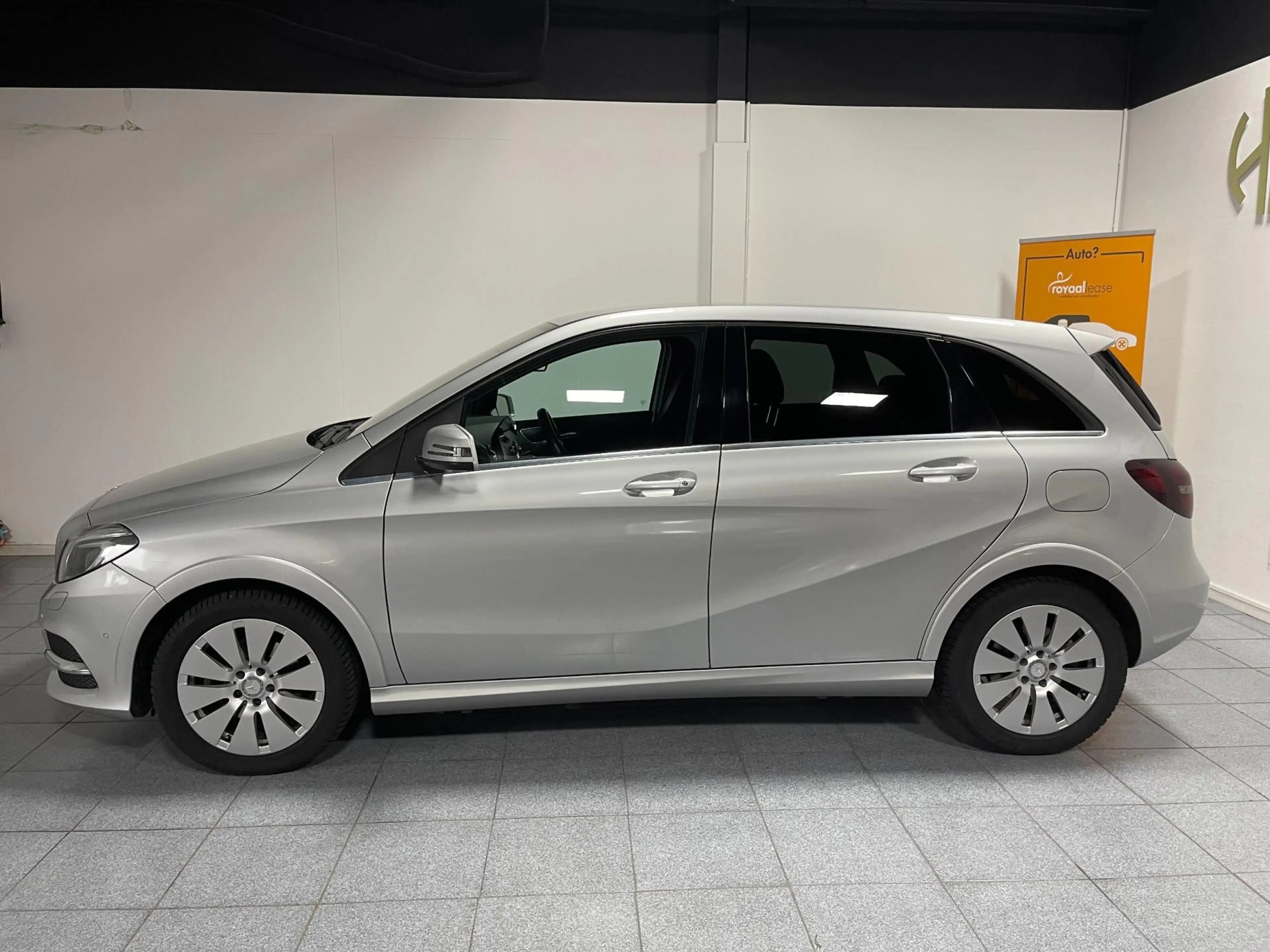 Mercedes-Benz B 250 e Lease Edition 28 kWh (SOH) 97% Navigatie NL Auto — photo 4