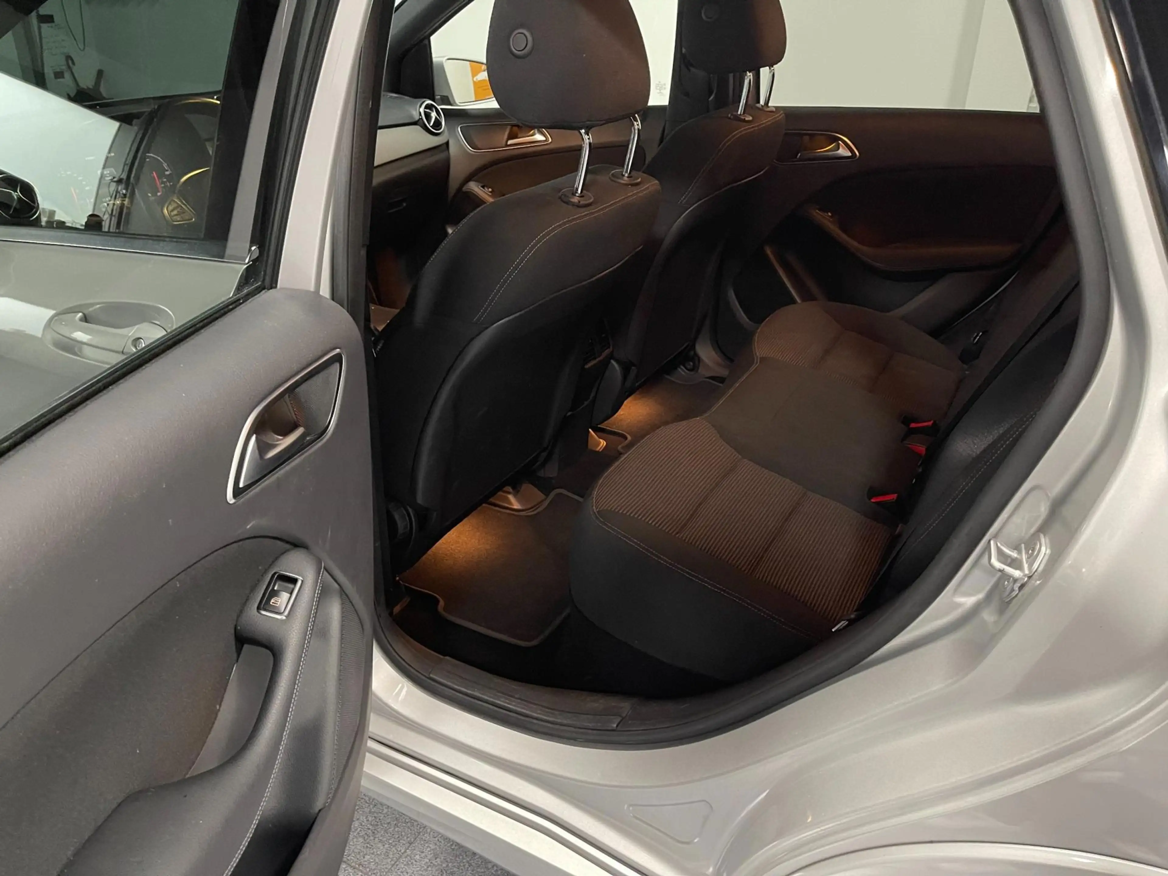 Mercedes-Benz B 250 e Lease Edition 28 kWh (SOH) 97% Navigatie NL Auto — photo 10