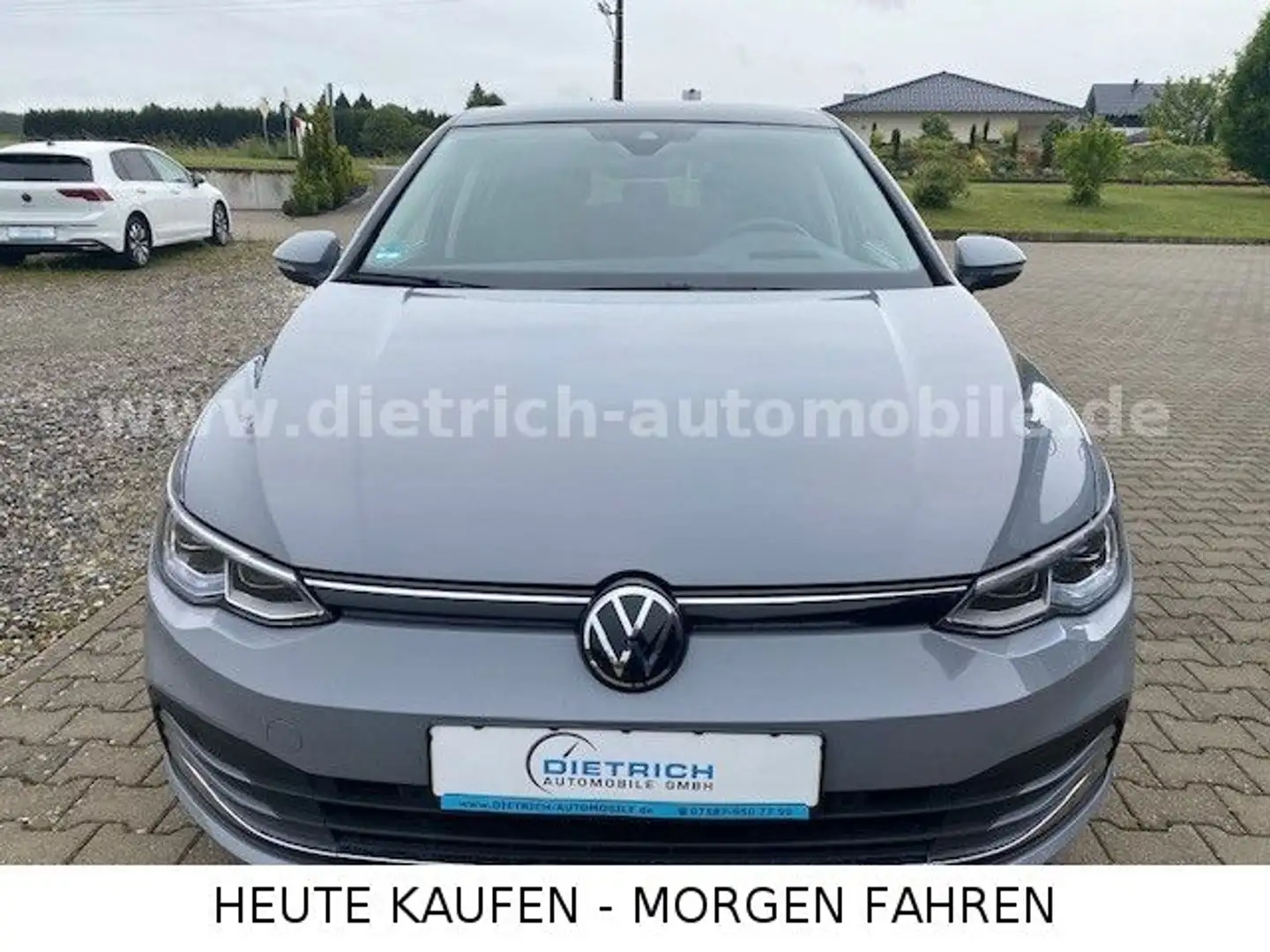 Volkswagen Golf VIII 2,0TDi DSG AHK PDC PANORAMA KAMERA ACC Gris - 2