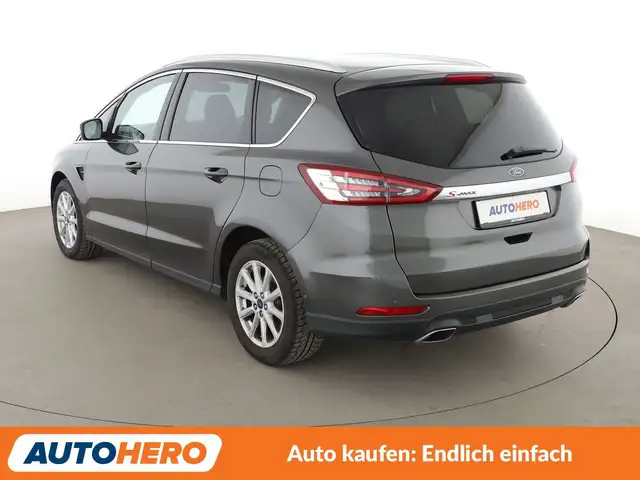 Ford S-Max view 4