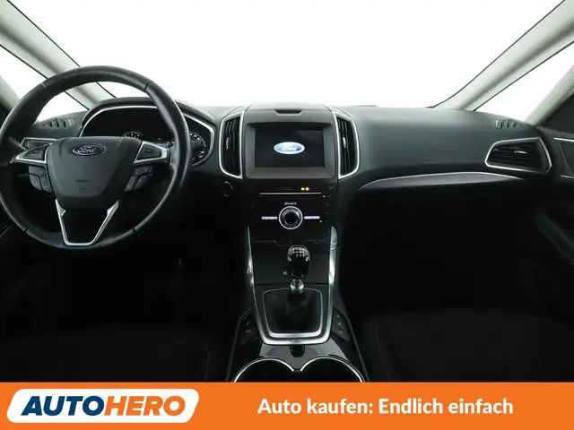 Ford S-Max view 12