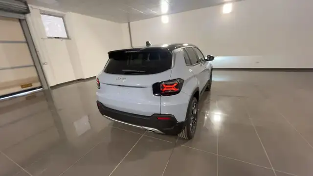 Jeep Avenger view 4