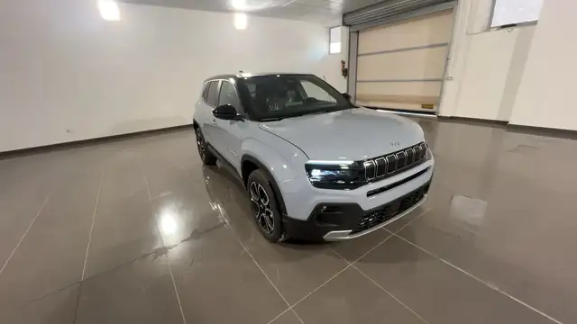 Jeep Avenger view 3