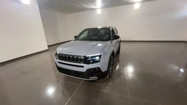 Jeep Avenger main image