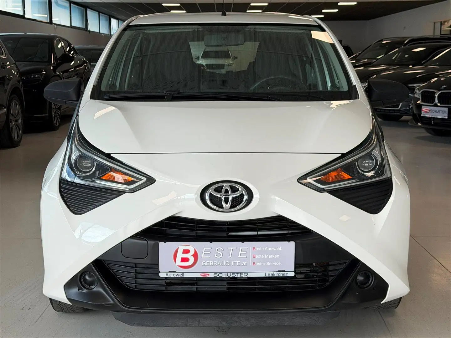 Toyota Aygo 1,0 VVT-i X-young-Paket Weiß - 2