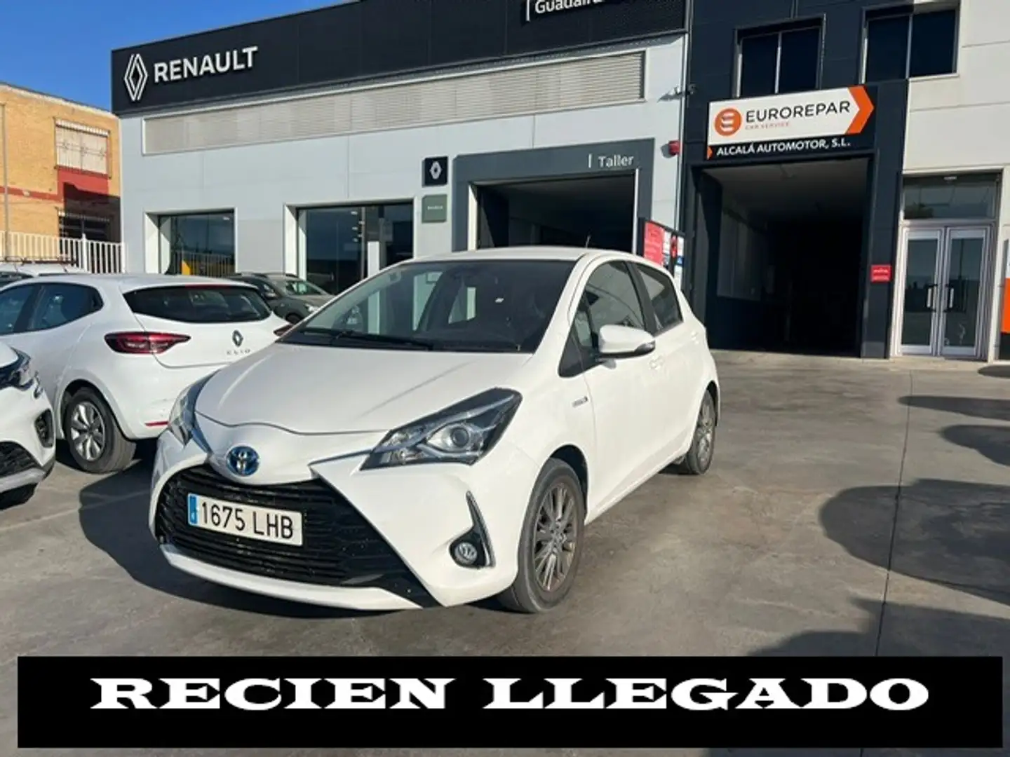 Toyota Yaris 100H 1.5 Active Blanc - 1
