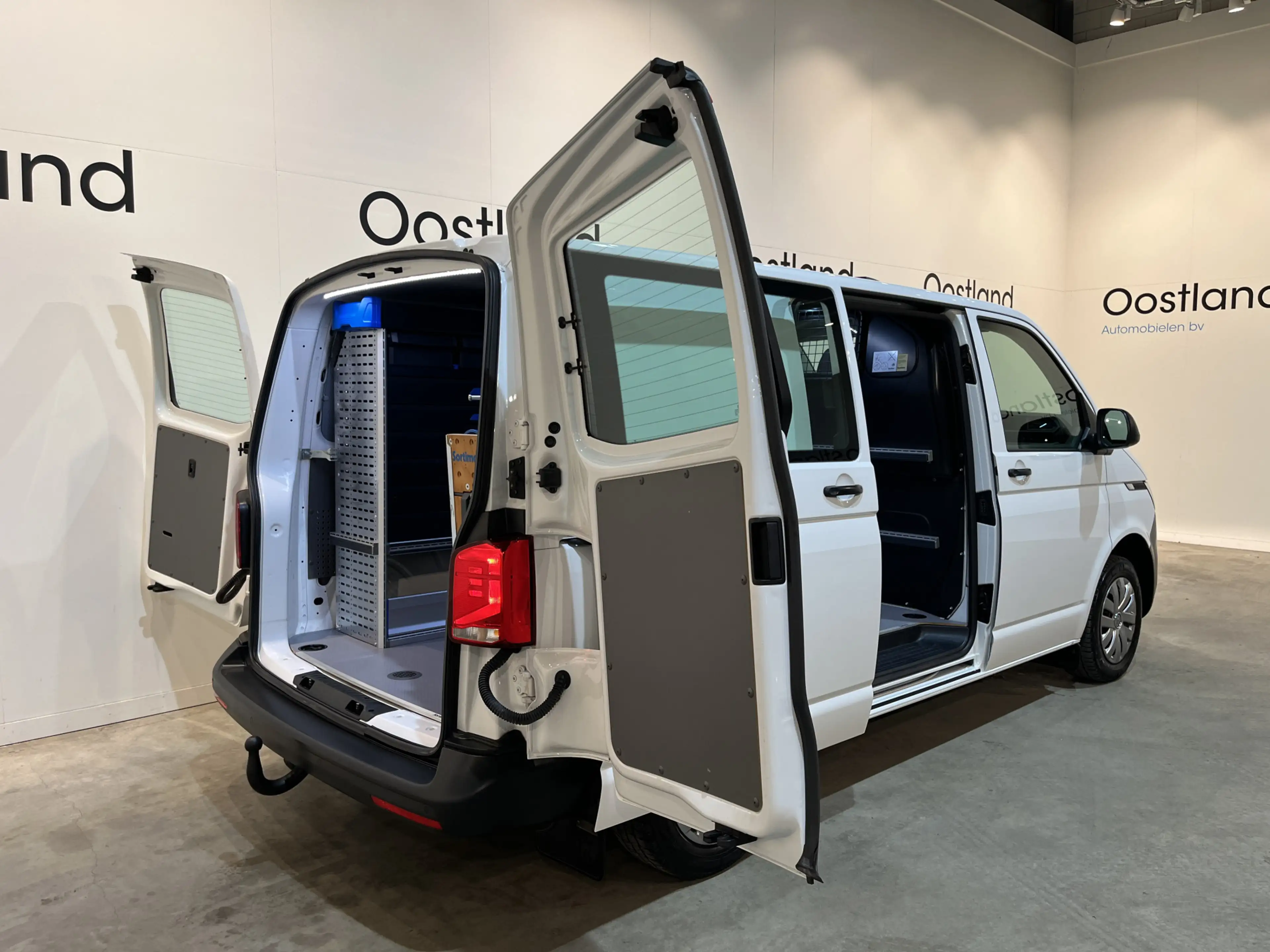 Volkswagen T6.1 Transporter 2.0 TDI L1H1 150 PK Servicebus / Sortimo Inrichtin — photo 2