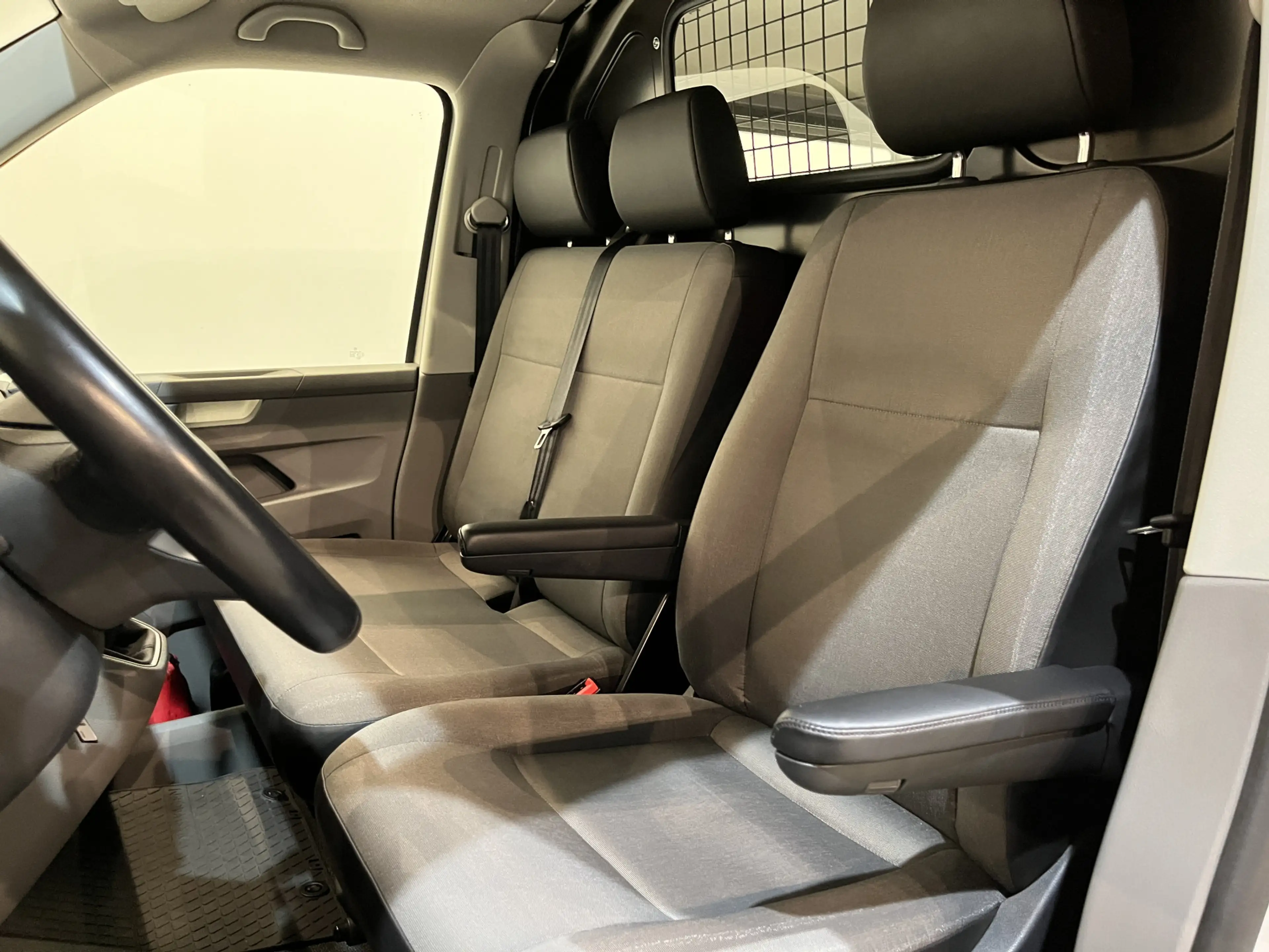 Volkswagen T6.1 Transporter 2.0 TDI L1H1 150 PK Servicebus / Sortimo Inrichtin — photo 8