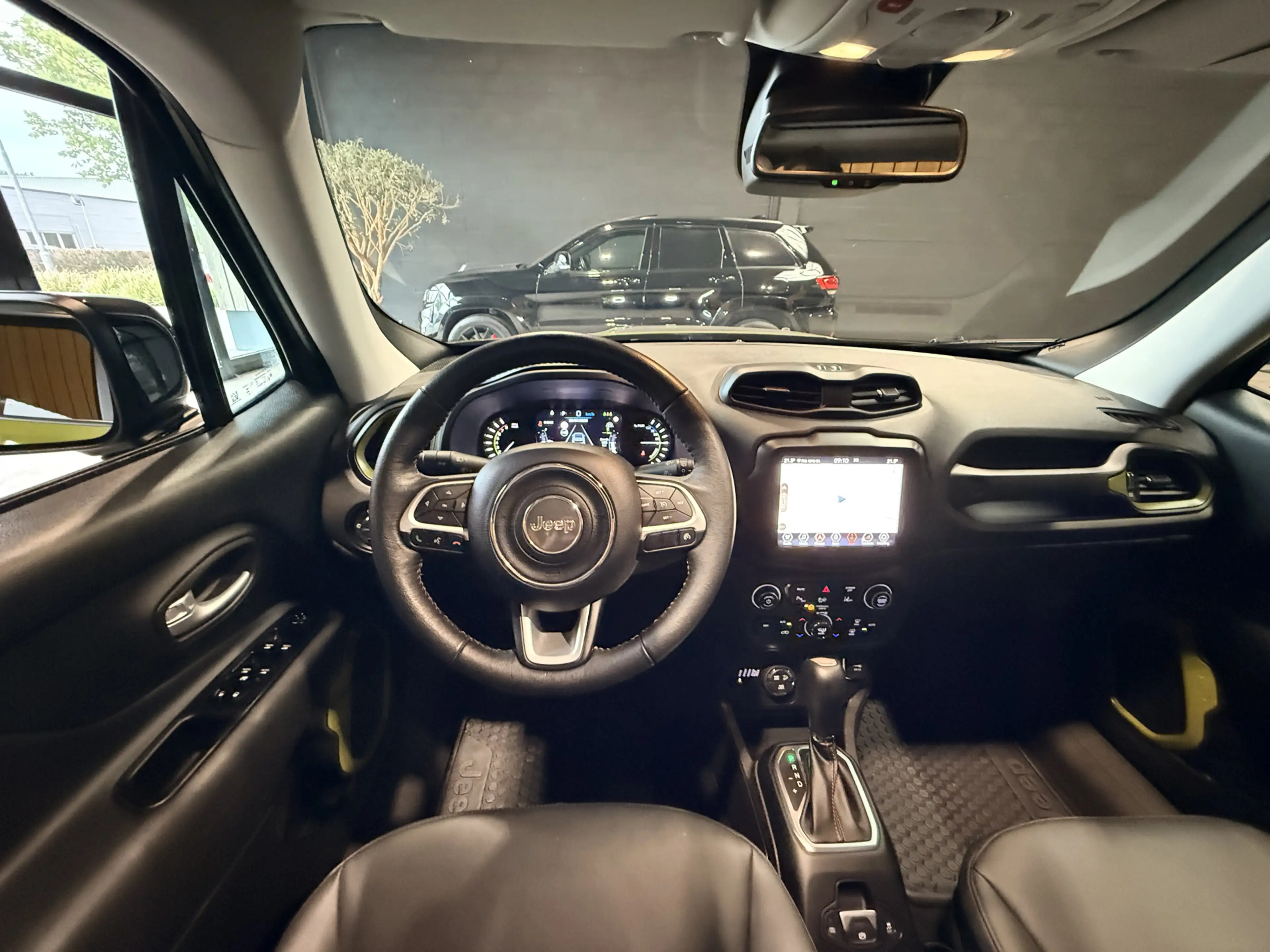 Jeep Renegade 4xe 240 Plug-in Hybrid Electric Trailhawk Leer | P — photo 13