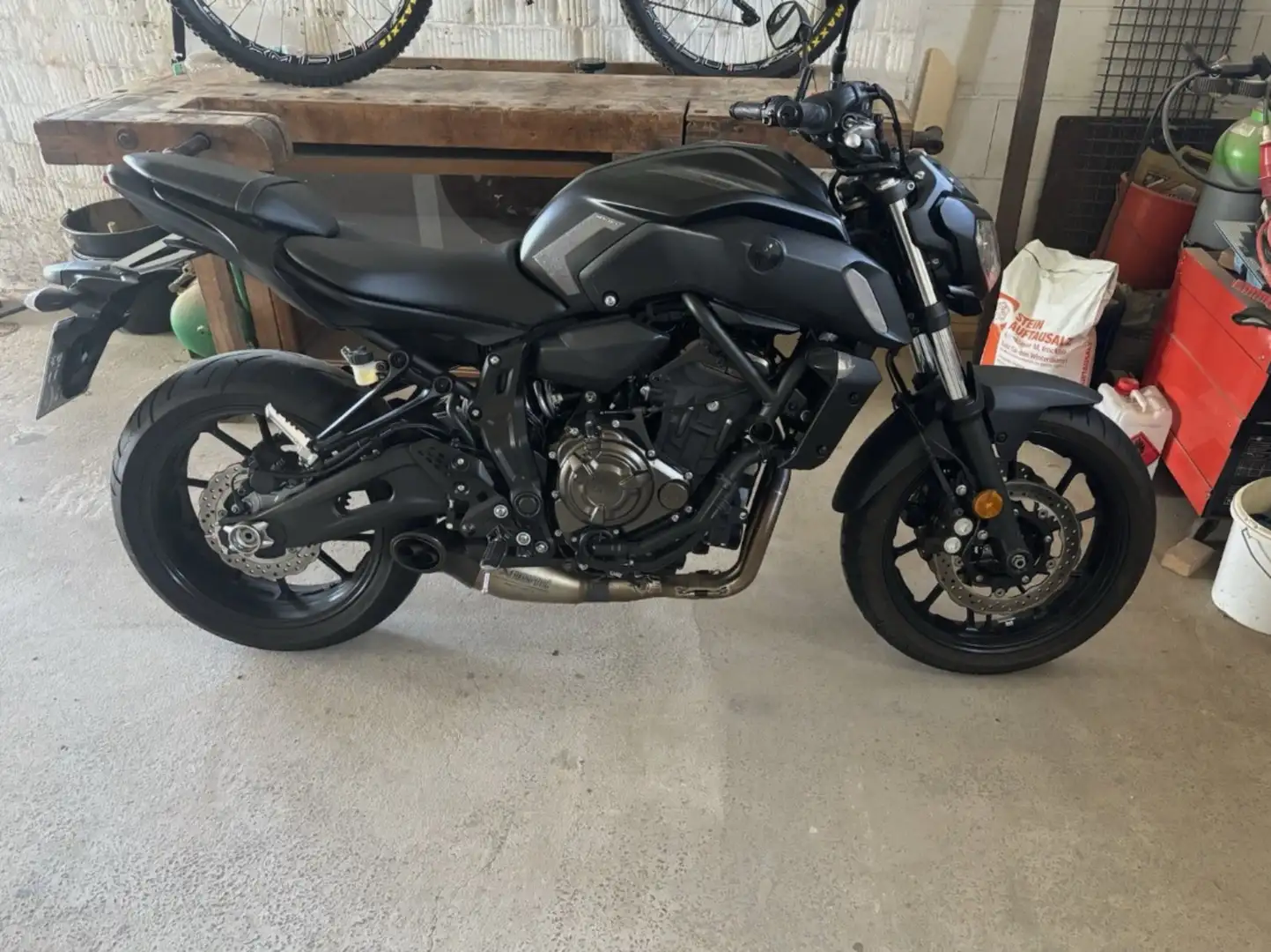 Yamaha MT-07 Schwarz - 1