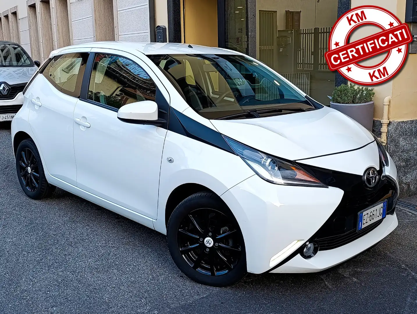 Toyota Aygo 5p 1.0 69cv Navi Telecamera Bluetooth FULL Bianco - 1