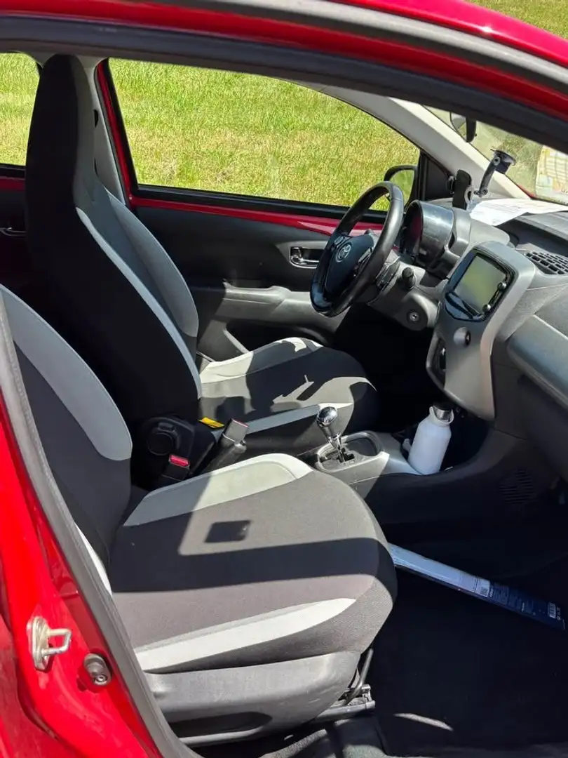 Toyota Aygo Aygo x-shift x-pose Rouge - 2