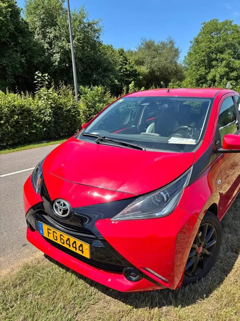 Toyota Aygo Aygo x-shift x-pose Rouge - 1