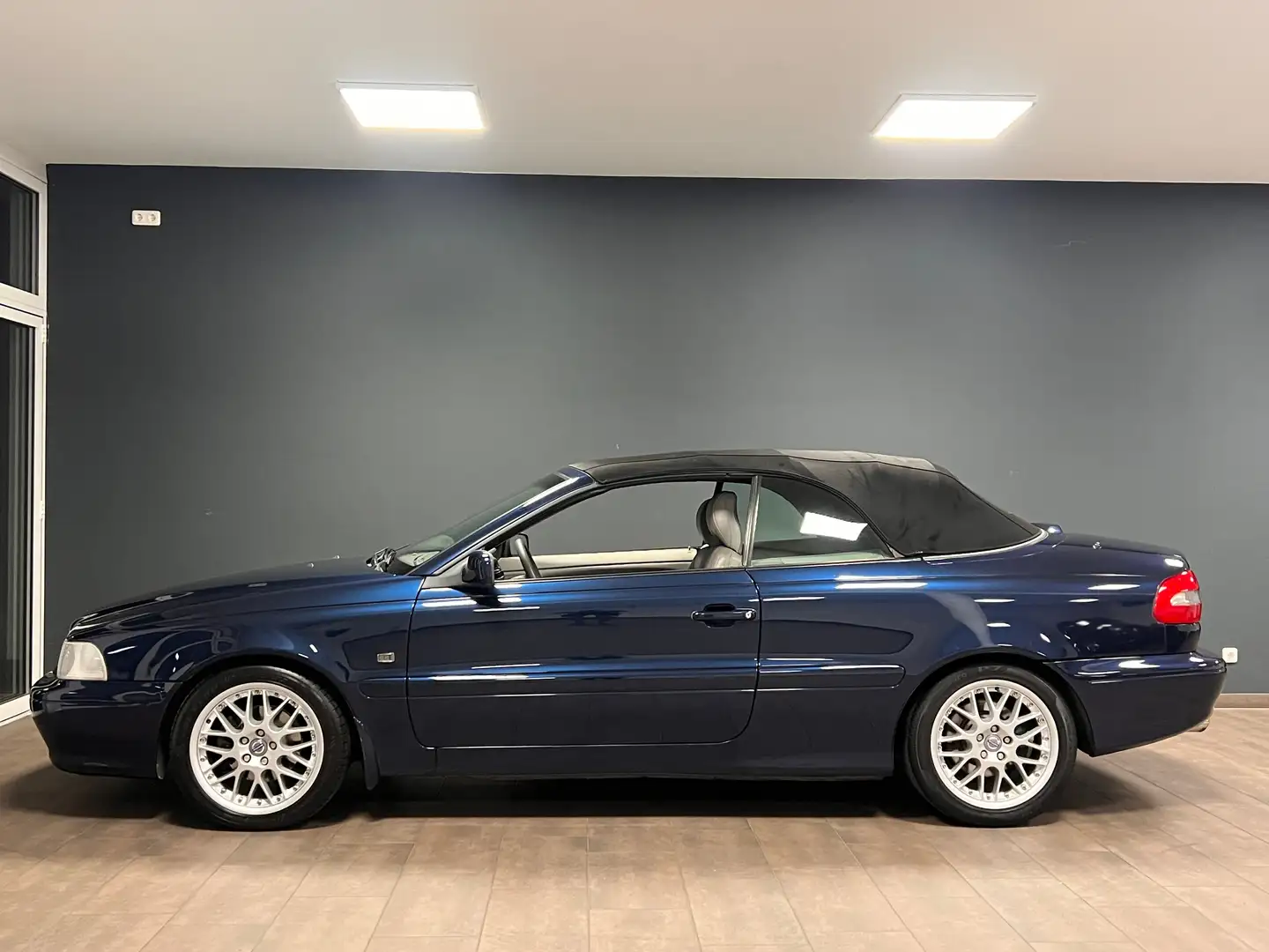 Volvo C70 S Cabriolet 2.0T / AUTOMATIK / TEMPOMAT / SHZ / Blau - 2