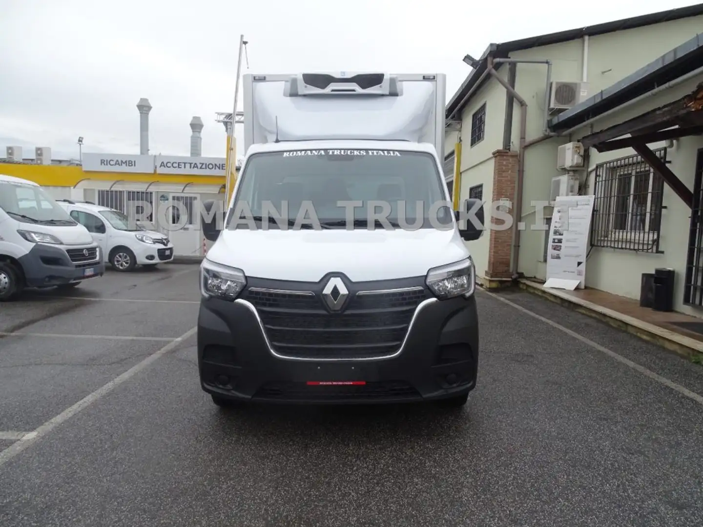 Renault Master ISOTERMICO + FRIGO E GANCIERA CARNI IN ARRIVO Bianco - 1