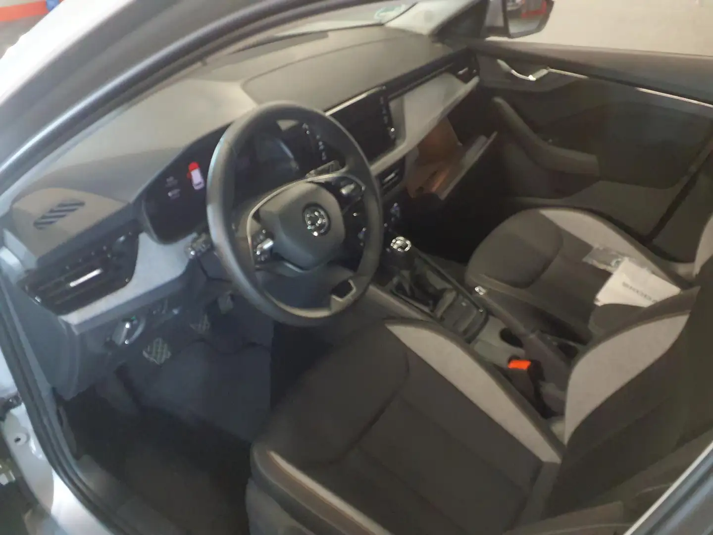 Skoda Kamiq Selection 1,5 TSI *LED*SHZ*GRA*LHZ*ALU* Argento - 2