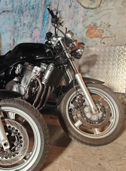 Suzuki GSX 1100 - foto 3