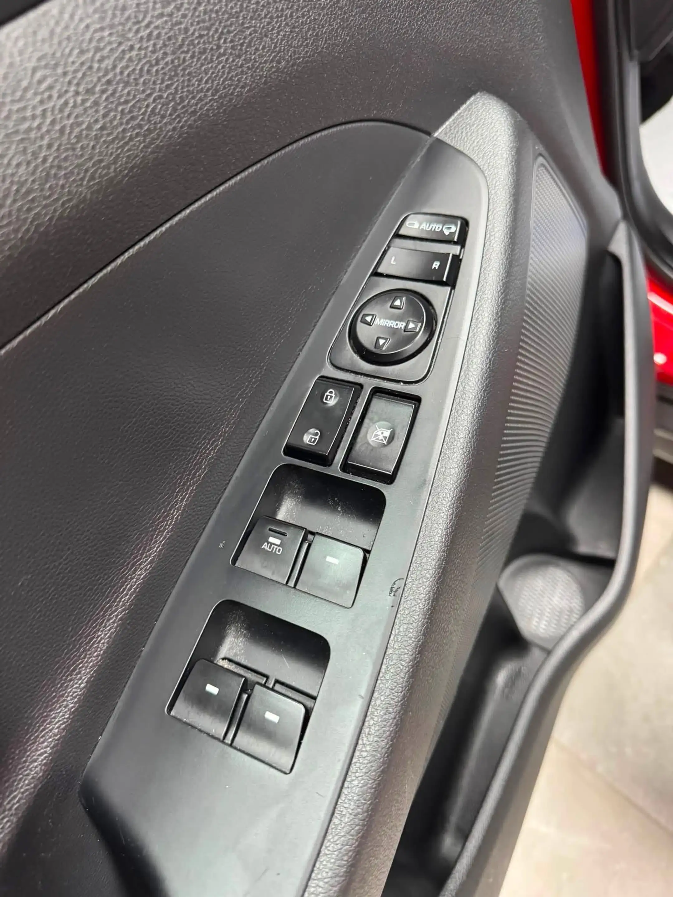 Hyundai TUCSON Tucson 1.7 CRDi **12 mois de garantie** — photo 10