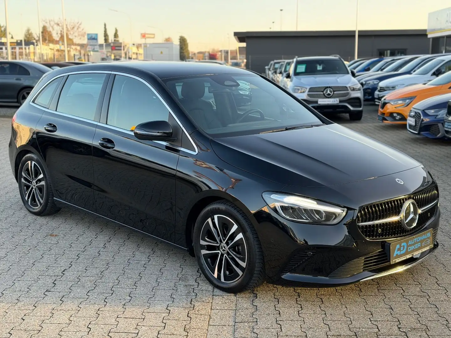 Mercedes-Benz B 180 d Progressive Advanced  Autom,Navi,LED Negro - 2